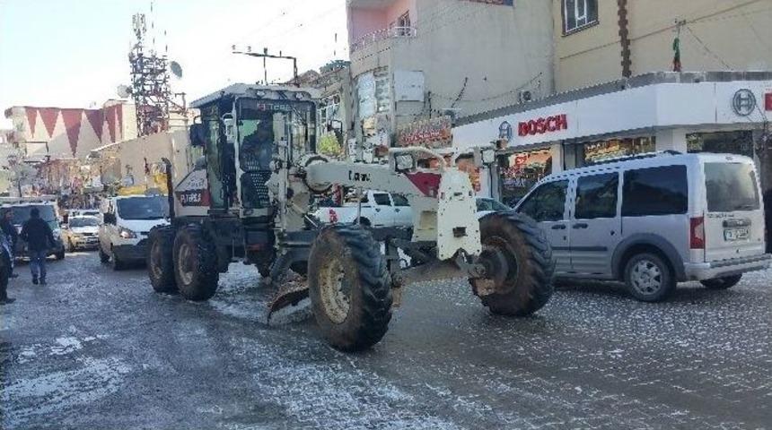 İdil&rsquo;de Buzlanma K&uuml;&ccedil;&uuml;k Kazalara Neden Oldu