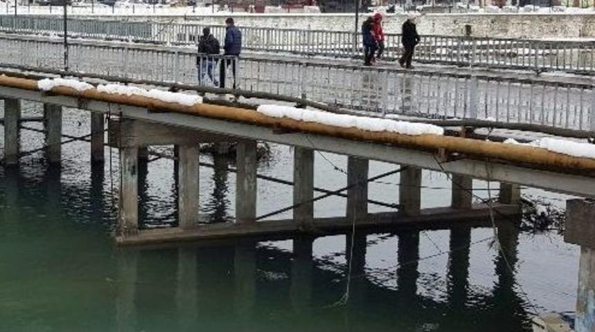 Alaplı&rsquo;daki 55 Yıllık K&ouml;pr&uuml; Tehlike Sa&ccedil;ıyor