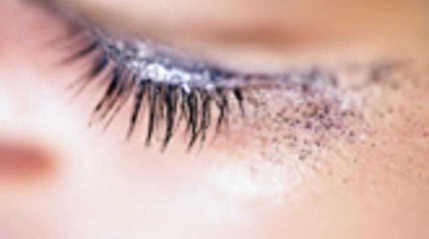 Kabarık Sa&ccedil; Bakımı ve Maskara Kullanımı