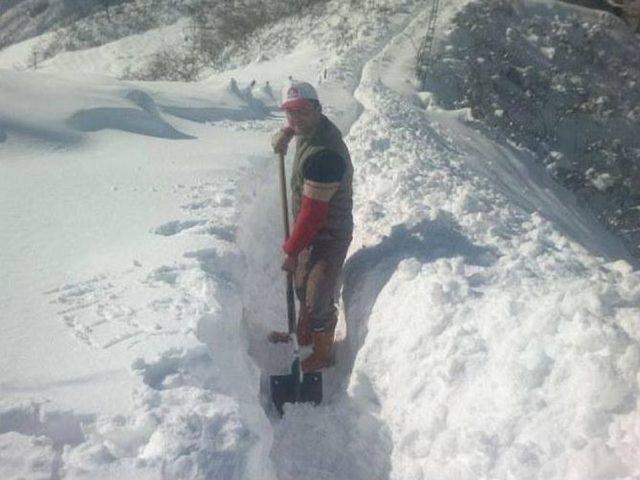 Muhtara Kızan Köylü Kendi Yolunu Kendi Açıyor