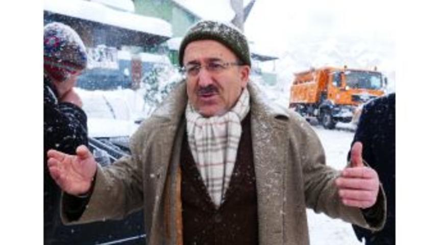 Başkan G&uuml;mr&uuml;k&ccedil;&uuml;oğlu Kar M&uuml;cadelesi &Ccedil;alışmalarını Değerlendirdi