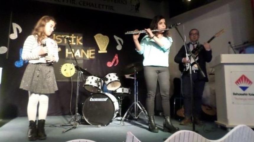 Bahçeşehir’de Akustik Sahne Performansları