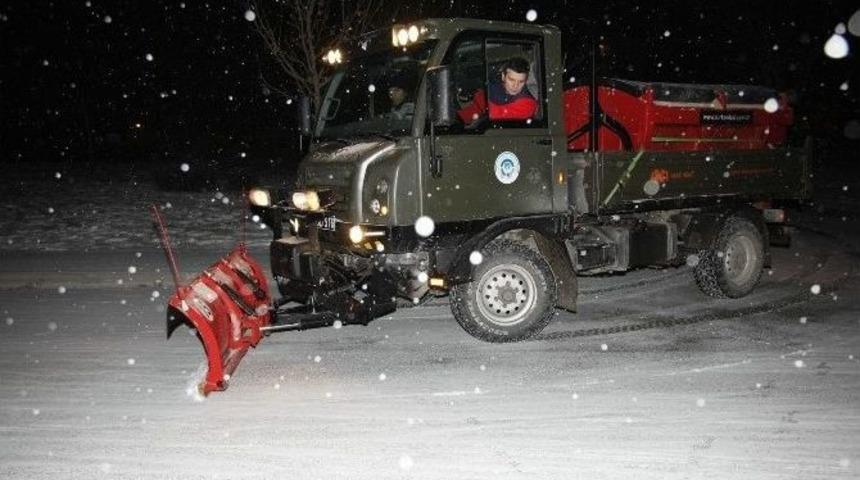 Odunpazarı Belediyesi&rsquo;ndan Karla M&uuml;cadele İ&ccedil;in 400 Kişilik Ekip