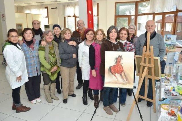 Foça’da Resim Kursları Devam Ediyor