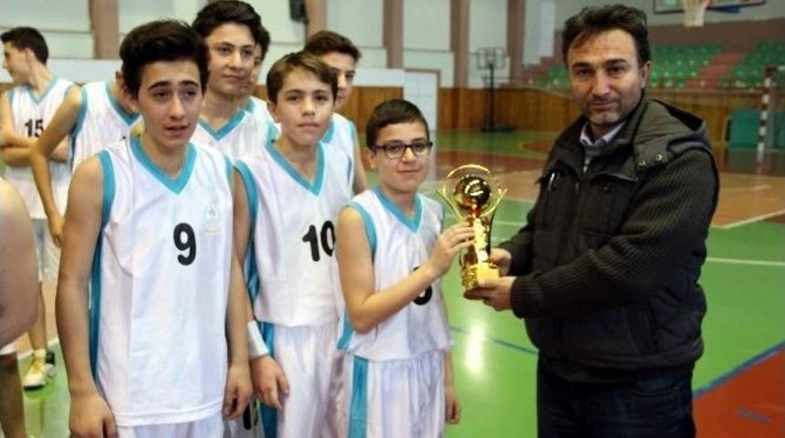 Kul&uuml;pler Arası Yıldız Erkekler Basketbol Turnuvası Sona Erdi