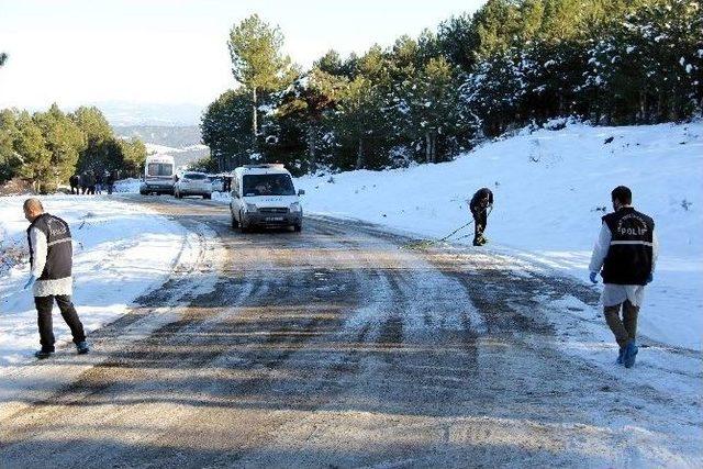 Eşine Ve Eşinin Sevgilisi Olduğu İddia Edilen Şahsa Kurşun Yağdırdı