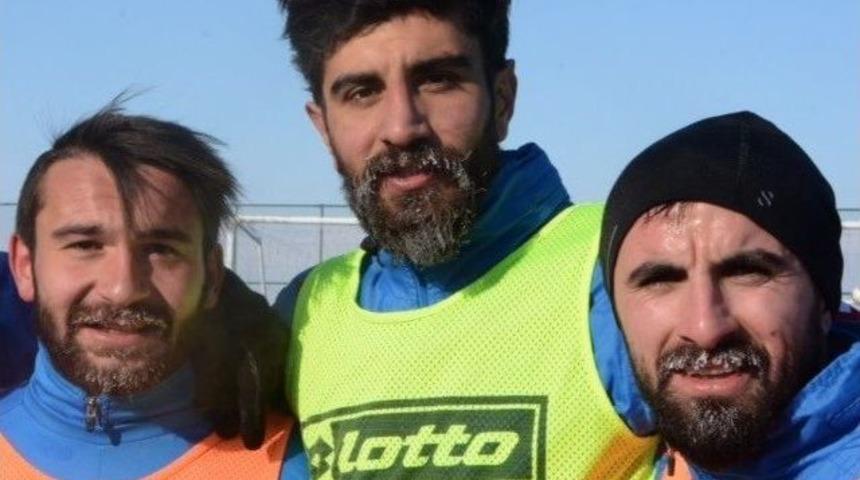 Bb Erzurumsporlu Futbolcular &rsquo;buz&rsquo; Kesti