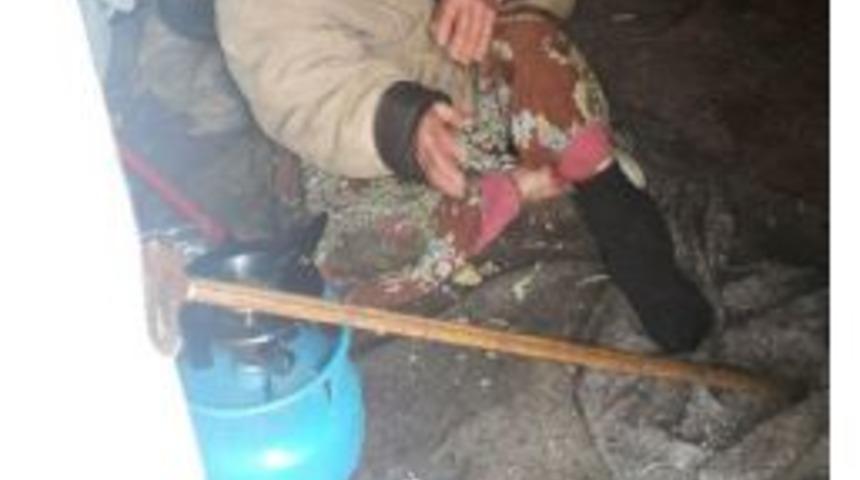 Yaşlı Kadın Soğuktan Donmak &Uuml;zereyken Kurtarıldı