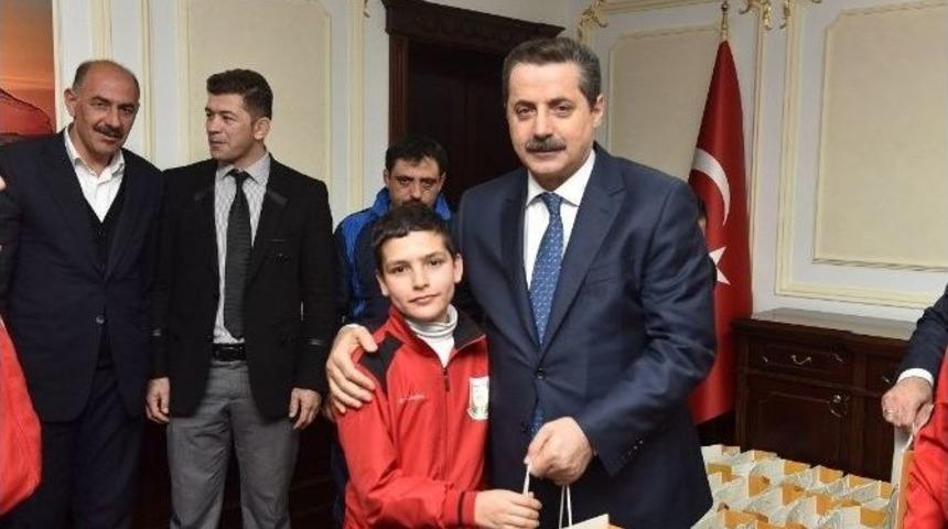 K&uuml;&ccedil;&uuml;k G&uuml;reş&ccedil;ilerden Bakan &Ccedil;elik&rsquo;e Ziyaret