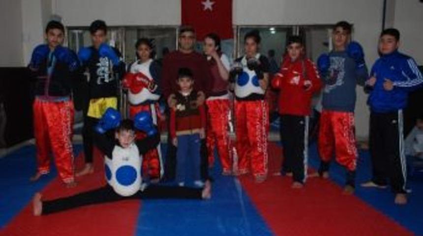 Muay Thai Sporcuları T&uuml;rkiye Şampiyonasına Hazırlanıyor