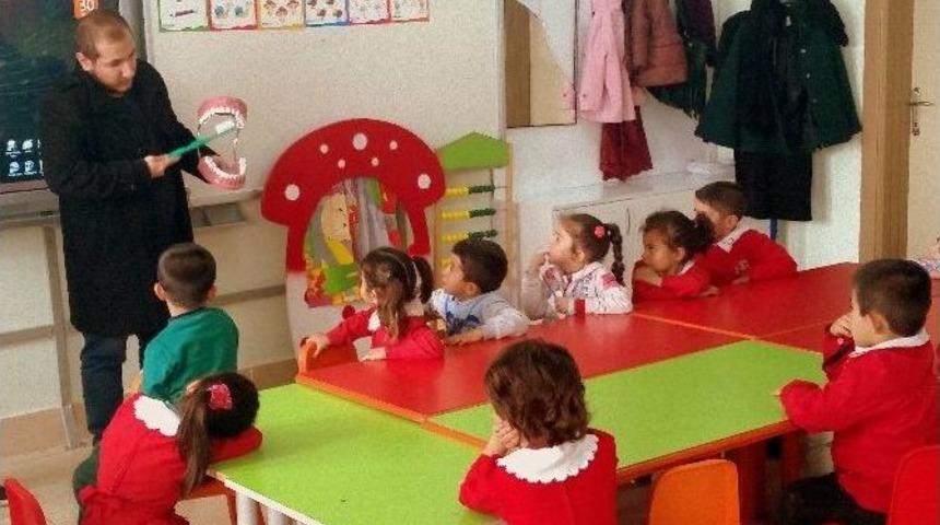 &Uuml;niversite &Ouml;ğrencileri, &Ccedil;ocuklara Diş Sağlığının &Ouml;nemi Anlattı