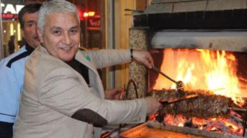 Mustafa Ko&ccedil; İ&ccedil;in Mevlit Okutup Cağ D&ouml;ner Dağıttı