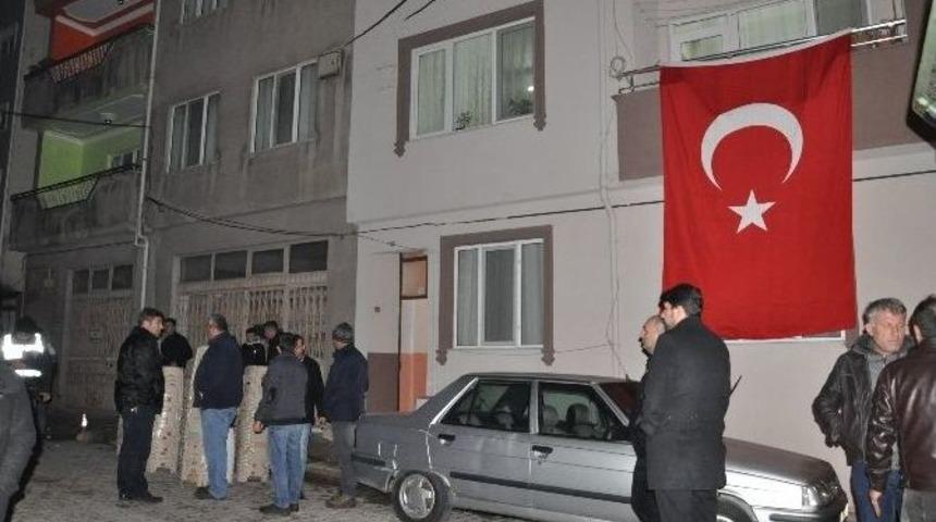 Susurluk Şehidine Ağlıyor