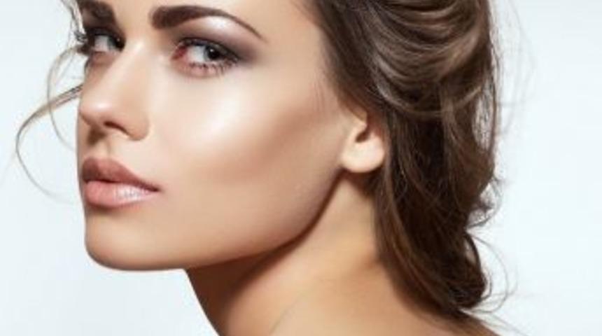 Hollywood&rsquo;un Tercihi Nefertiti Botoksu