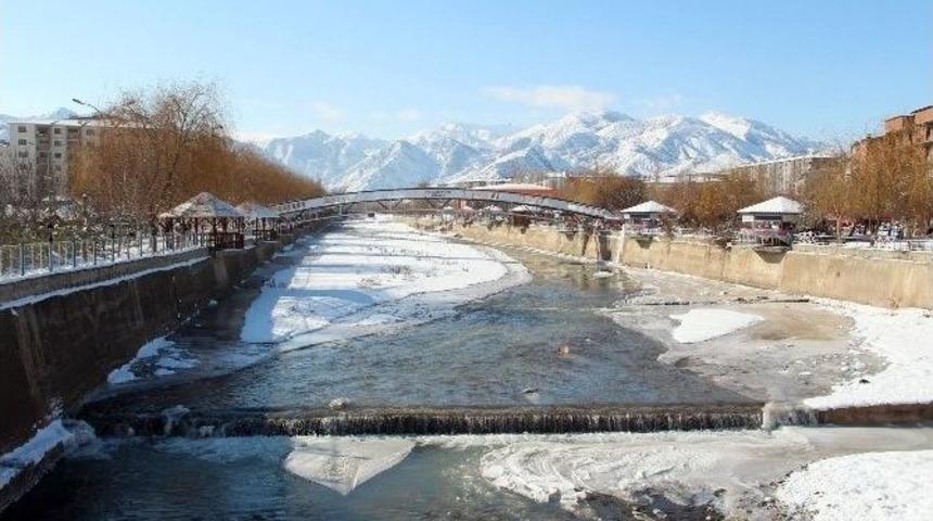 Oltu &Ccedil;ayı Buz Akmaya Başladı