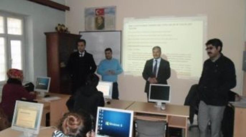 Ergani&rsquo;deki Kurslarda Kadınlar Erkekleri Solladı