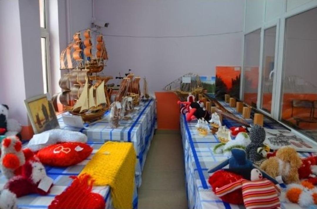 H&uuml;k&uuml;ml&uuml; Ve Tutukluların Yaptığı El İşi &Uuml;r&uuml;nleri Satışa Sunuldu