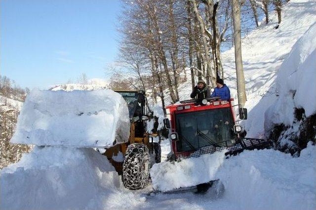 Astım Hastası Babaanne Ve Torununa Kar Ambulansı Yetişti