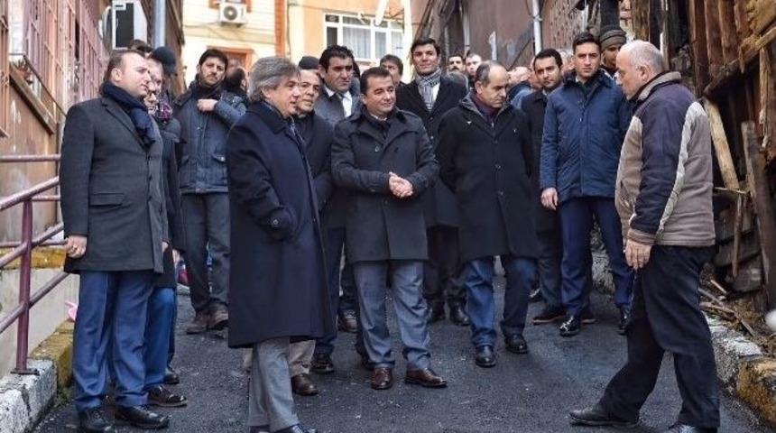 Başkan Demircan, Yangından Zarar G&ouml;ren Mahalleliyi Yalnız Bırakmadı