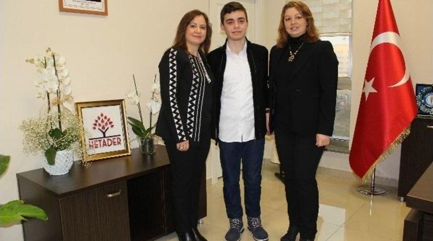 (&ouml;zel Haber) Amansız Hastalığına &Ccedil;are Bulan Doktorunu &Ouml;rnek Aldı, Tıp Okuyor