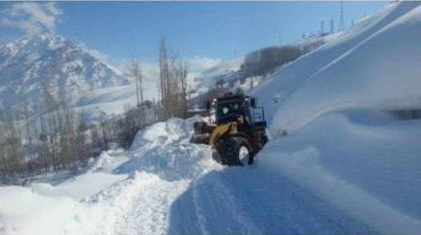 Hakkari&rsquo;de Yol A&ccedil;ma &Ccedil;alışması