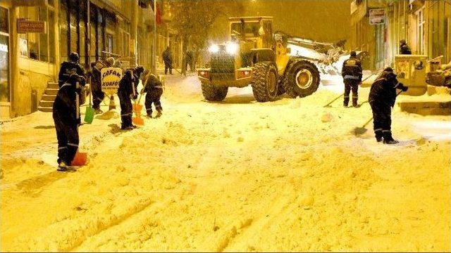 Aziziye’de 24 Saat Kar Mesaisi