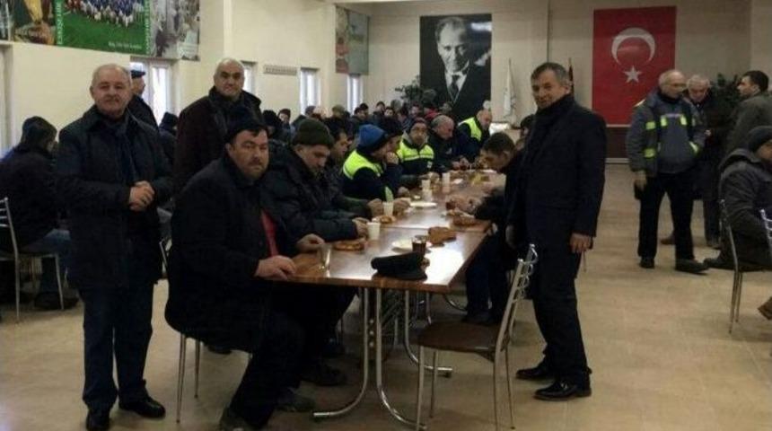 Fen İşleri &Ccedil;alışanlarına Kahvaltı S&uuml;rprizi