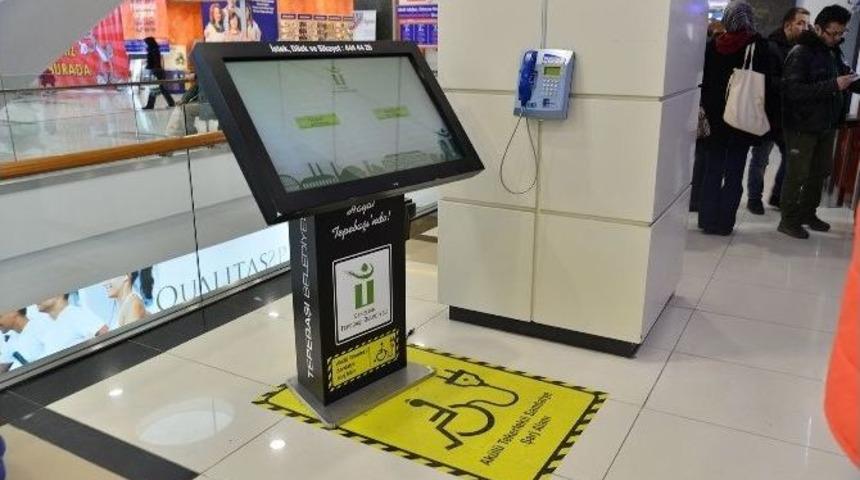 Engelliler Tepebaşı&rsquo;nda Yolda Kalmıyor