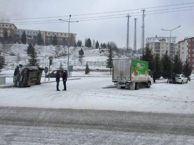 Tavşanlı’da Buzlanma Nedeniyle Kaza Meydana Geldi