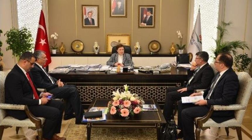 Başkan Karalar, Projelerini Bakan Sarı İle G&ouml;r&uuml;şt&uuml;