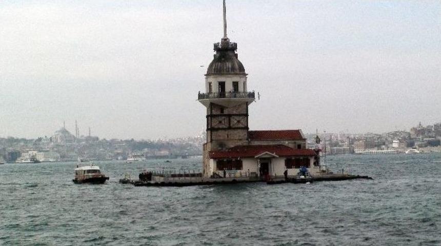 Kız Kulesi&rsquo;nde Pankartlı Eylem