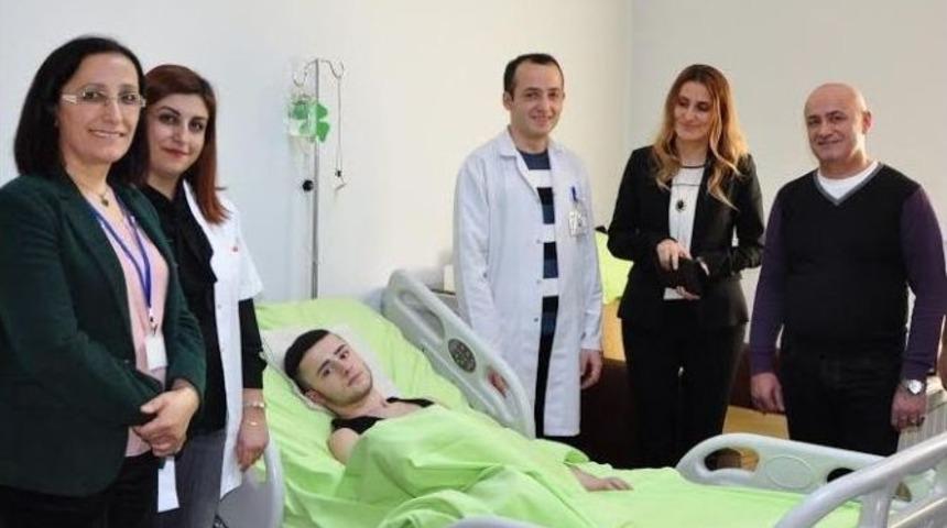 G&uuml;rcistan&rsquo;da D&uuml;şme Sonucu Boynu Kırılan Gen&ccedil;, Trabzon&rsquo;da Tedavi G&ouml;rd&uuml;