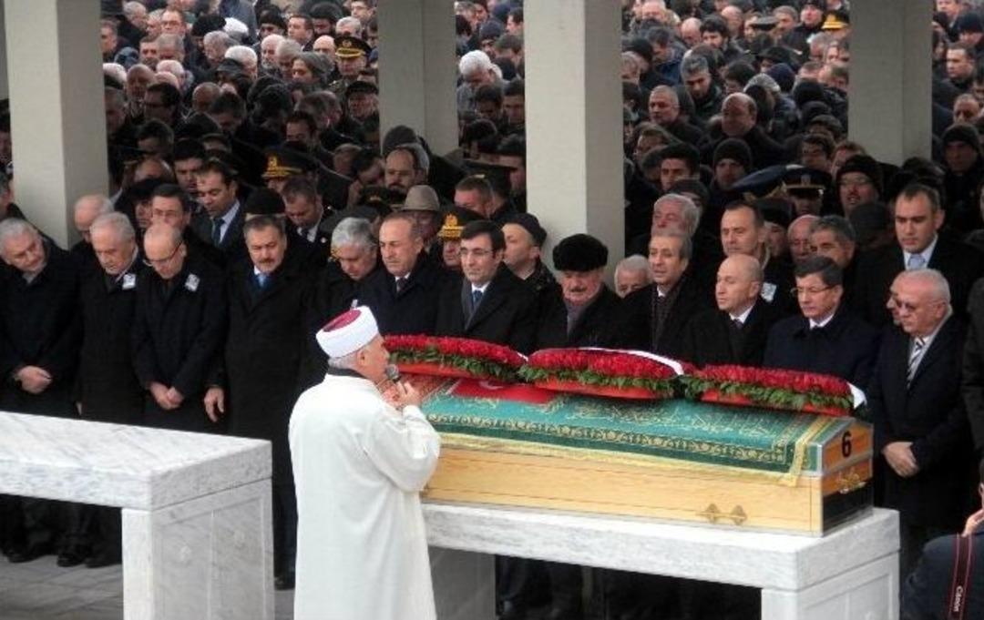 Nihat &Ouml;zdemir&rsquo;in Eşi G&uuml;lseren &Ouml;zdemir Son Yolculuğuna Uğurlandı