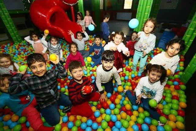 Çocuklar Yarıyıl Tatilinde Kapalı Oyun Parkı’na Akın Etti