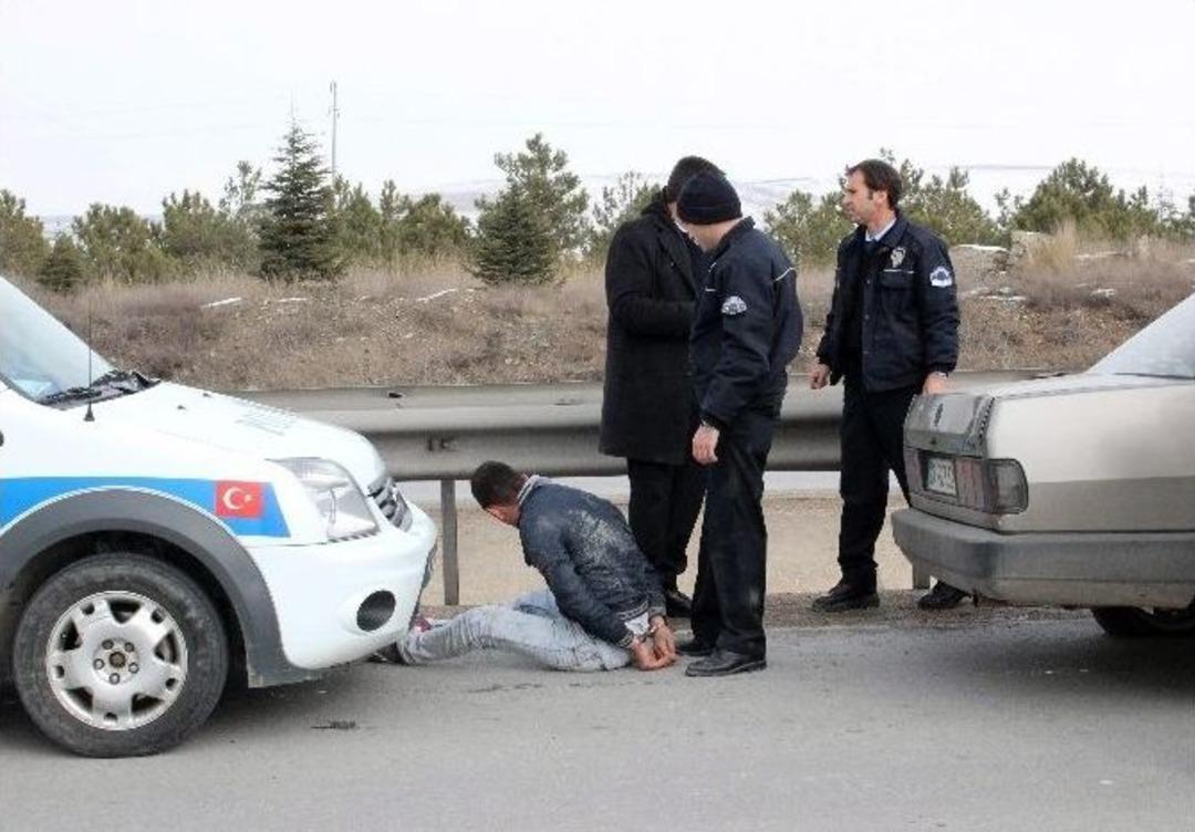 Esrar İ&ccedil;en Gencin Polisle Kovalamacası