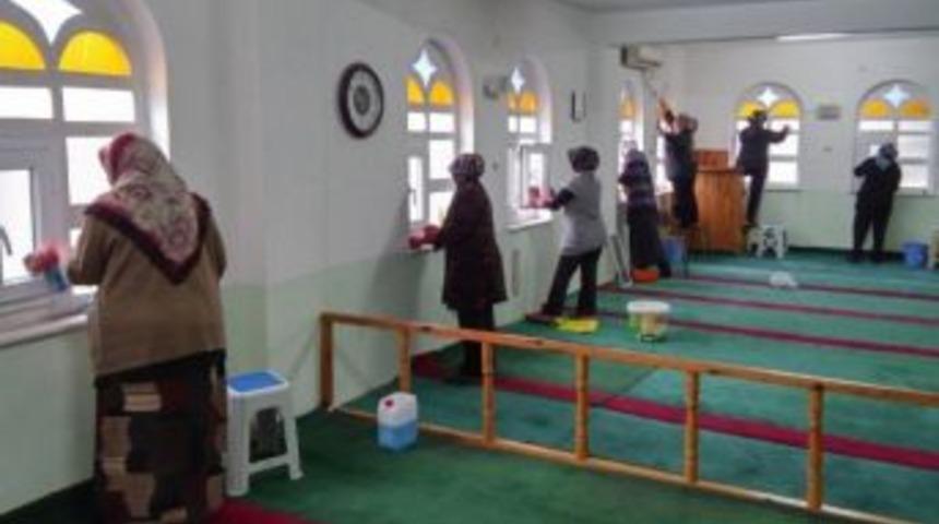 Camilerden Sonra Kur&rsquo;an Kursları Da Temizleniyor
