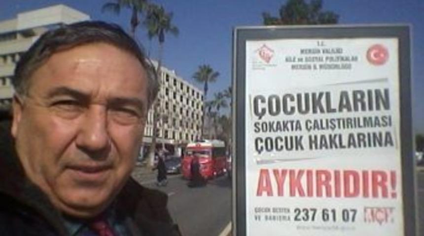 Sokakta &Ccedil;alışan &Ccedil;ocuklara Karşı Afişli Uyarı