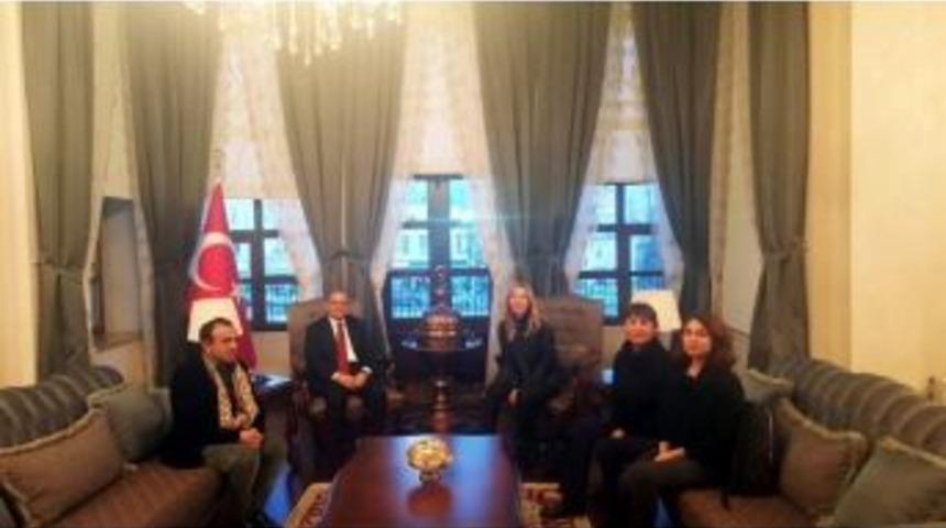 Aralık G&ouml;n&uuml;ll&uuml; Eğitim Ve K&uuml;lt&uuml;rel Araştırmalar Derneğinden Valiliği Ziyaret