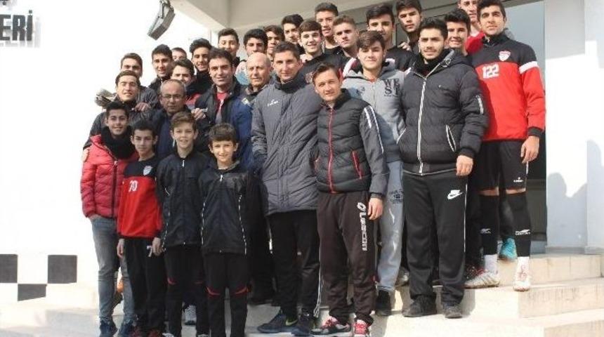 Yunus Yıldırım, Manisaspor Altyapısına Yeni Oyun Kurallarını Anlattı
