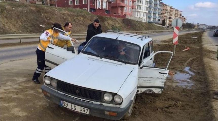 Ambulansla Otomobil &Ccedil;arpıştı: 1 Yaralı