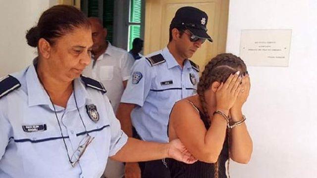 İnternette para karşılığı soyunurken bunu hiç tahmin etmemişti!