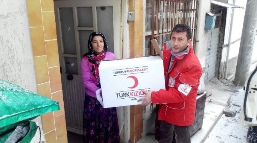 Evi Yanan Aileye Bir Yardımda Kızılay&rsquo;dan