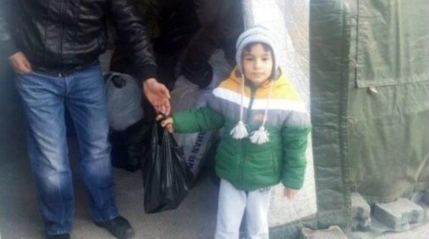 4 Bu&ccedil;uk Yaşındaki &Ccedil;ocuktan Bayır-bucak T&uuml;rkmenlerine Anlamlı Yardım