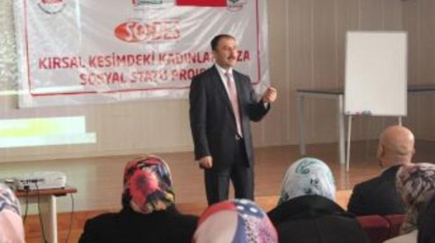 Kadın &Ccedil;ift&ccedil;ilere Arıcılık Eğitimi