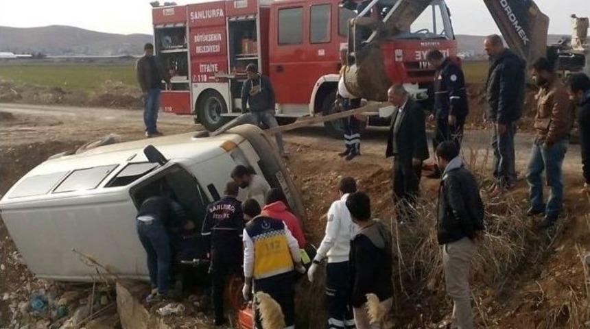 Babasının Minib&uuml;s&uuml;n&uuml; İzinsiz Alan &Ccedil;ocuk Su Tahliye Kanalına U&ccedil;tu