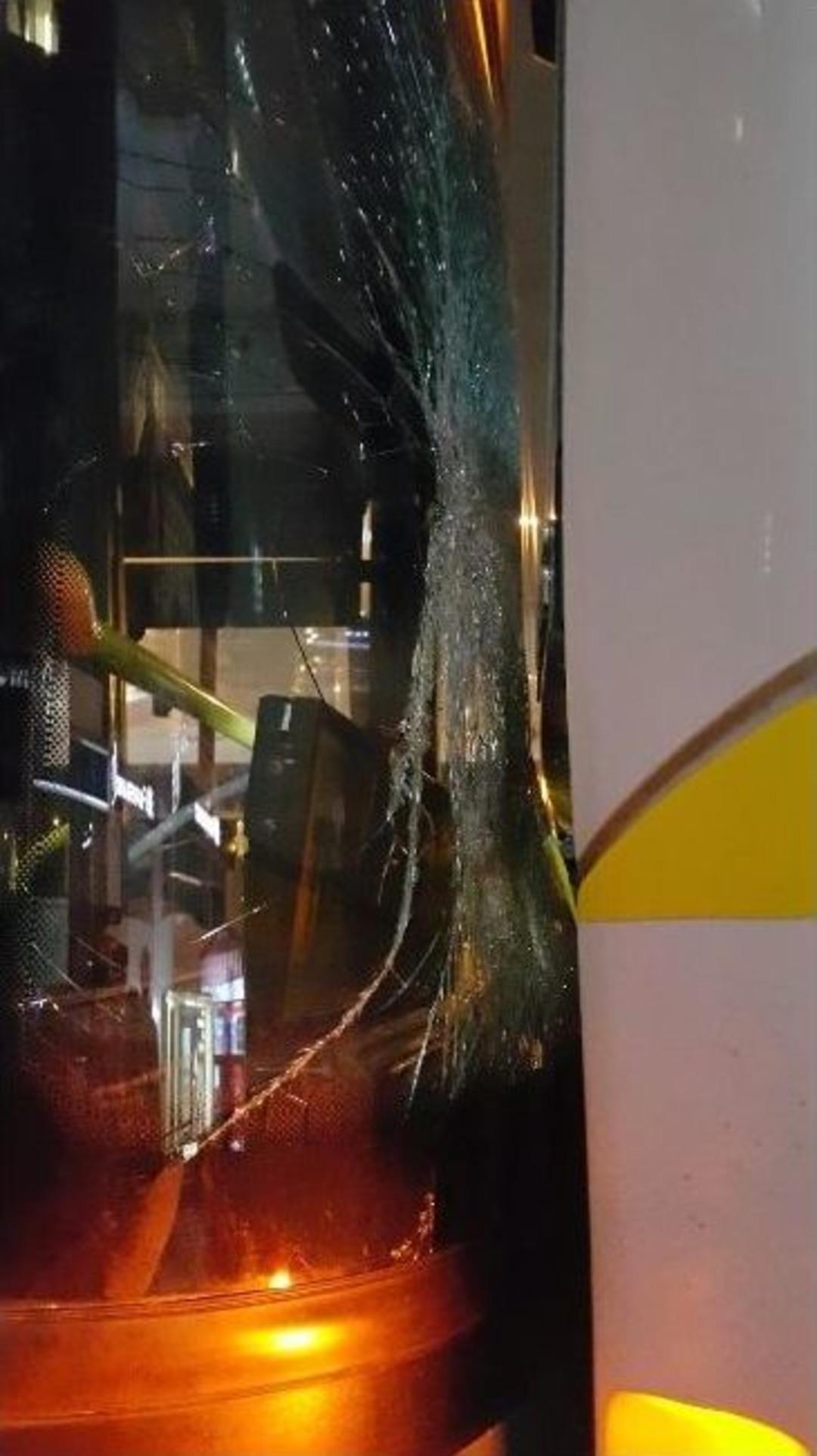 Mecidiyek&ouml;y Meydanında İki Yolcu Otob&uuml;s&uuml; &Ccedil;arpıştı