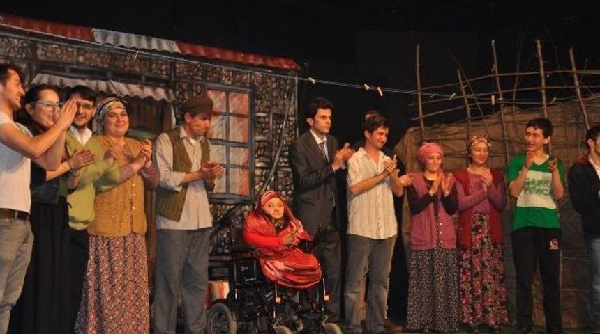 Y&uuml;rek Takımı Yeni Oyunla Sahnede