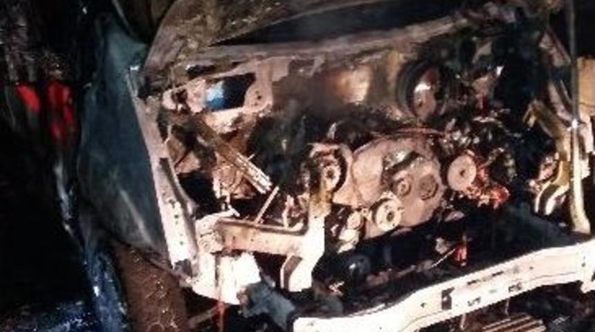 Batman&rsquo;da Park Halindeki Ambulans Alev Aldı, Olayın Ter&ouml;r Saldırısı Olup Olmadığı Araştırılıyor