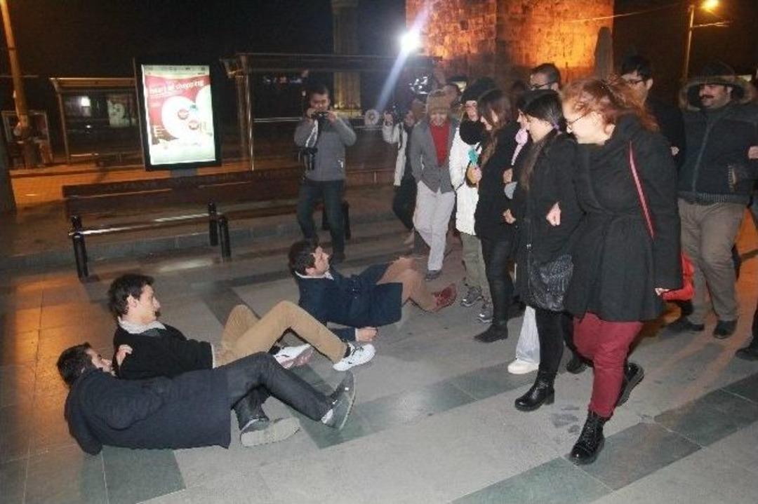 Chp Gen&ccedil;lik Kollarından Mizansenli Tecav&uuml;z Eylemi