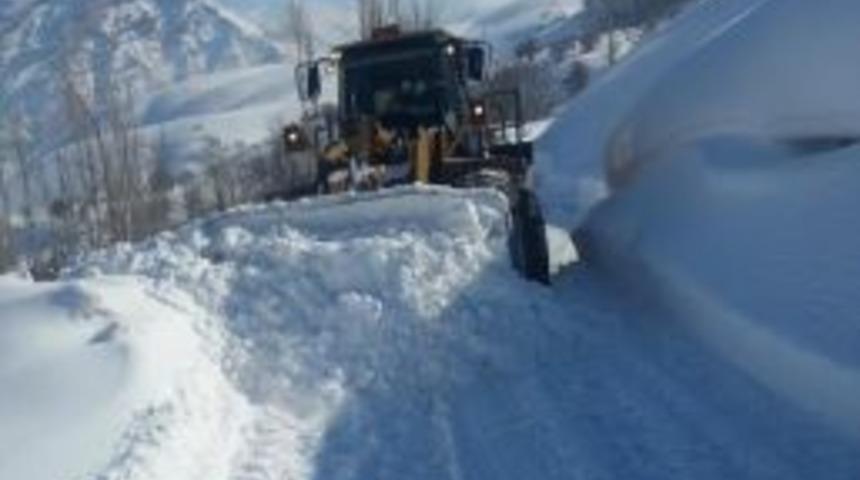 Hakkari&rsquo;de Yol A&ccedil;ma &Ccedil;alışması